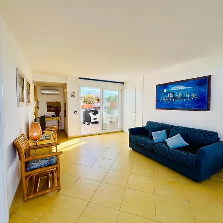 Perla Del Faro Apartment