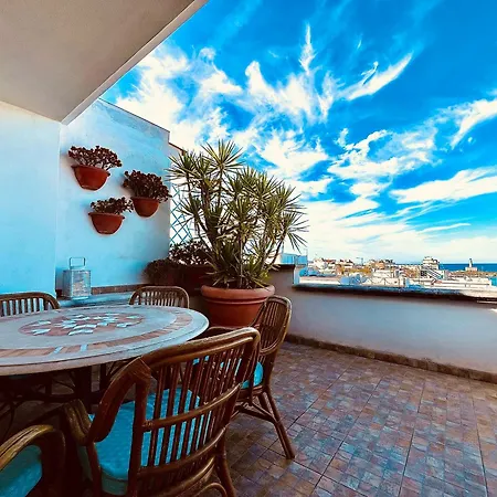 Perla Del Faro Apartment *
